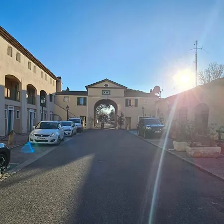 Marina Port Apartment *